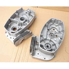 MOTOROVÁ SKŘÍŇ - (PĚKNÝ STAV, ALE NEPÁROVÁ) - ČZ 175/487 (487 000)